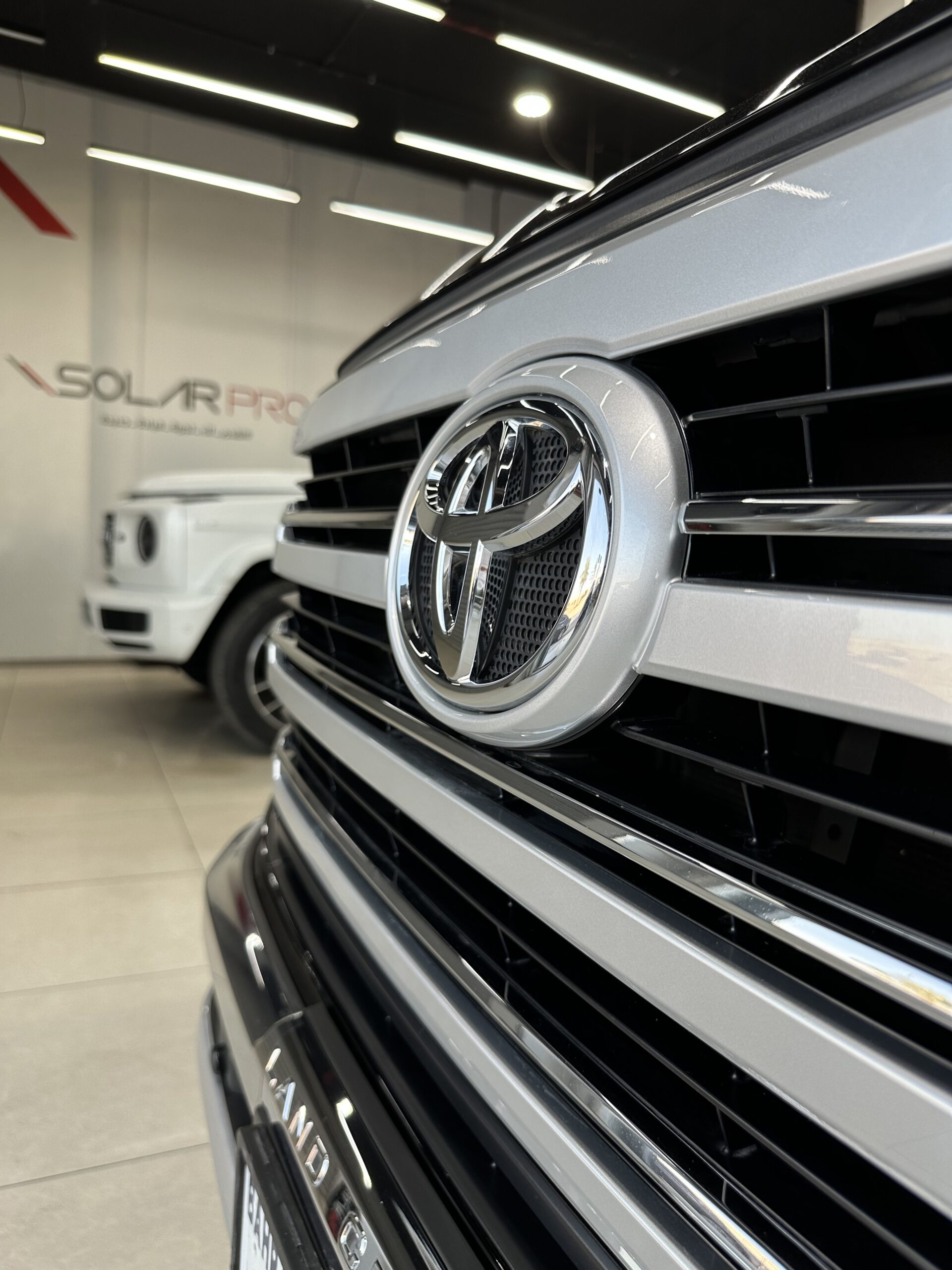 Toyota Land Cruiser – Front View
